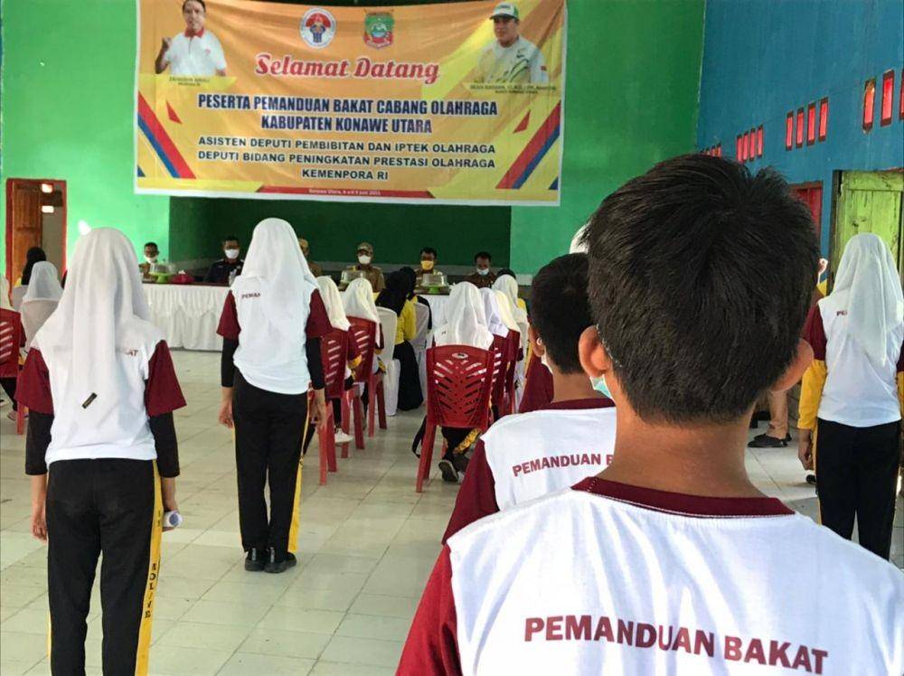 Kemenpora RI melaksanakan kegiatan pemanduan bakat di Kabupaten Konawe Utara, Sulawesi Tenggara. Kegiatan ini merupakan salah satu program kegiatan pencarian atlet berbakat dari Asisten Deputi Pembibitan dan IPTEK Olahraga pada Deputi Bidang Peningkatan Prestasi Olahraga. (Dok. Kemenpora)