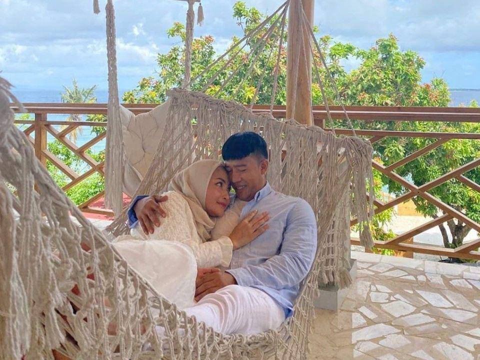 Ruri Repvblik dan istri (instagram.com/ruri_repvbilk)