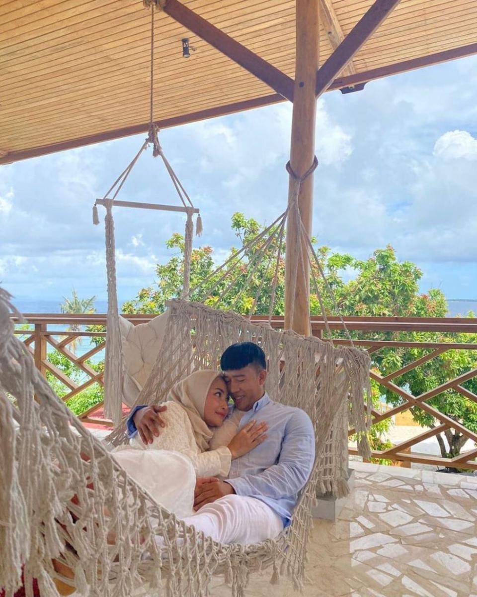 Ruri Repvblik dan istri (instagram.com/ruri_repvbilk)