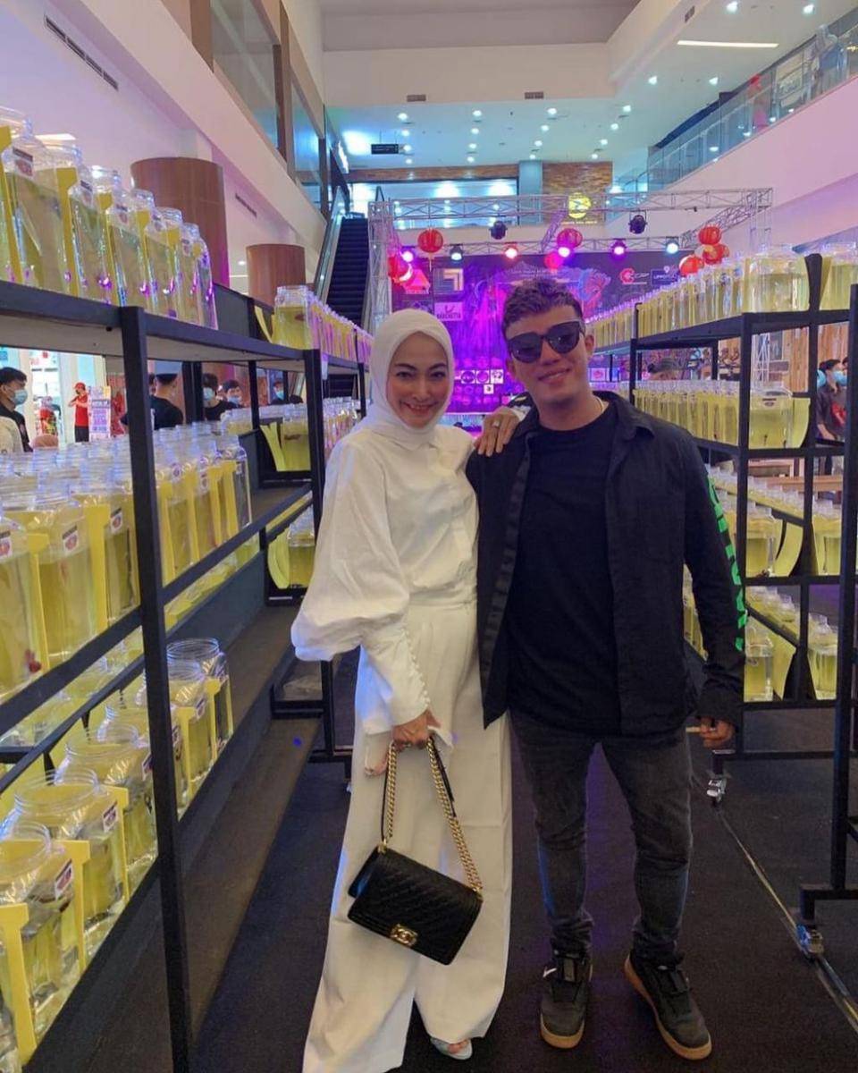 Ruri Repvblik dan istri (instagram.com/ruri_repvbilk)
