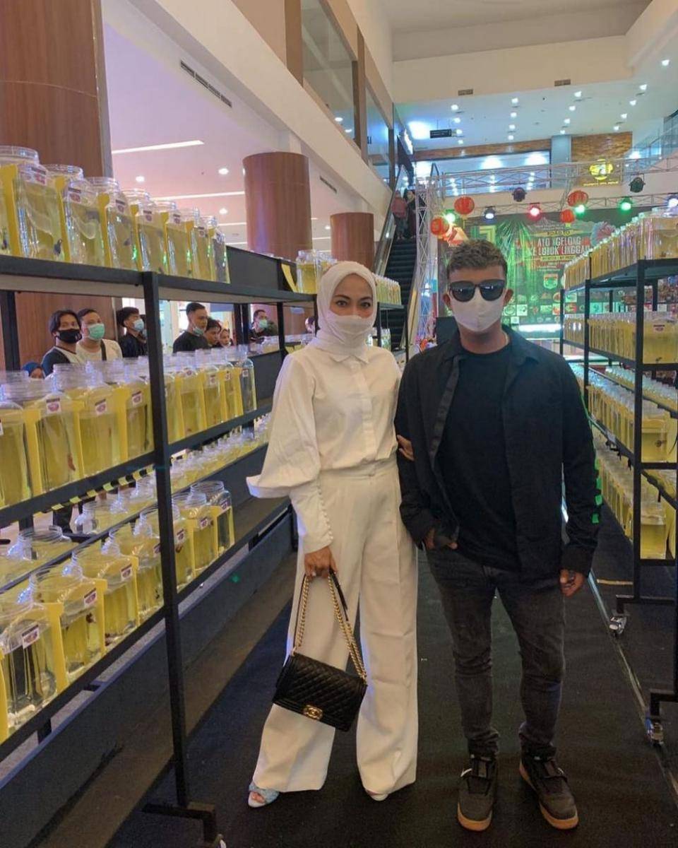 Ruri Repvblik dan istri (instagram.com/ruri_repvbilk)