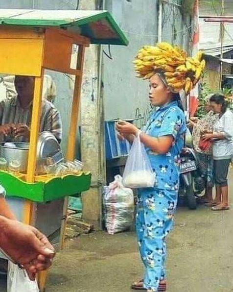 emak-emak belanja di pasar lucu (instagram.com/bocahshitpost)
