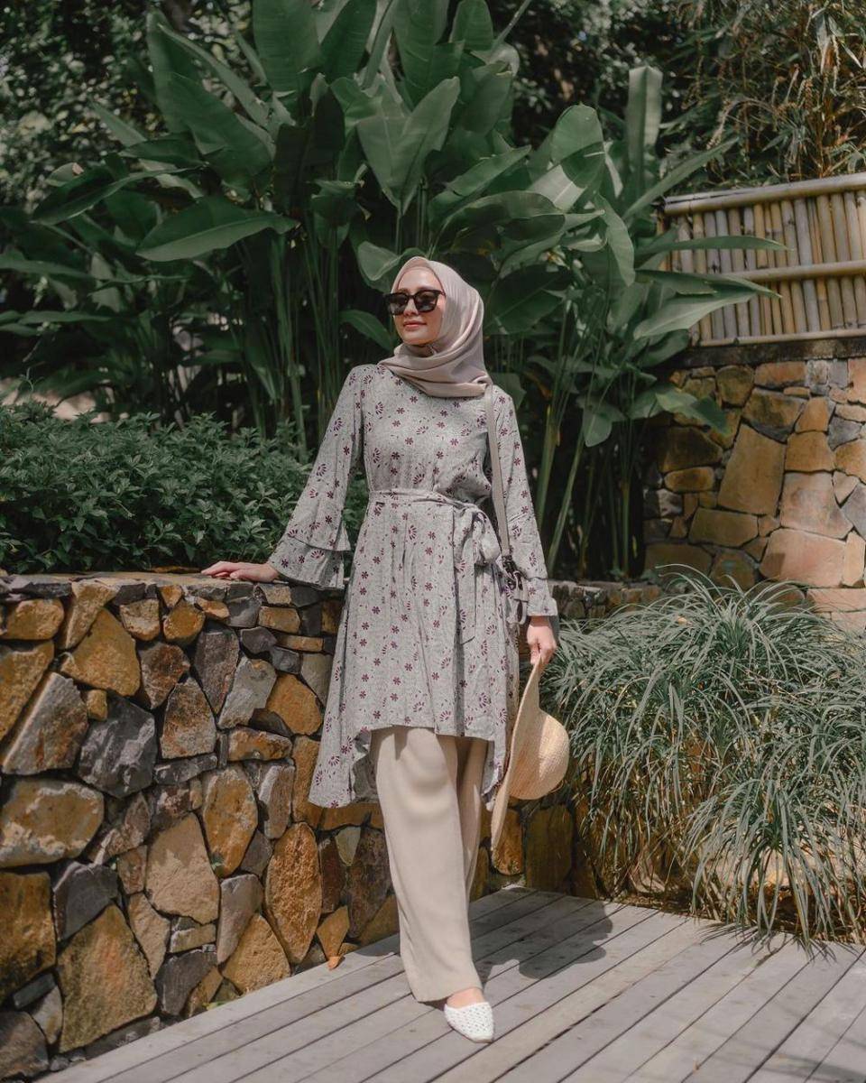 Padu padan wide leg pants ala Mega Iskanti (instagram.com/megaiskanti)