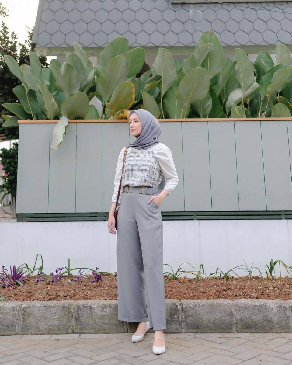 Padu padan wide leg pants ala Mega Iskanti (instagram.com/megaiskanti)