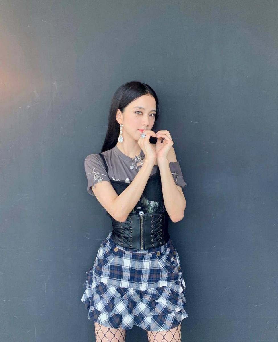 Jisoo BLACKPINK (instagram.com/sooyaaa__)