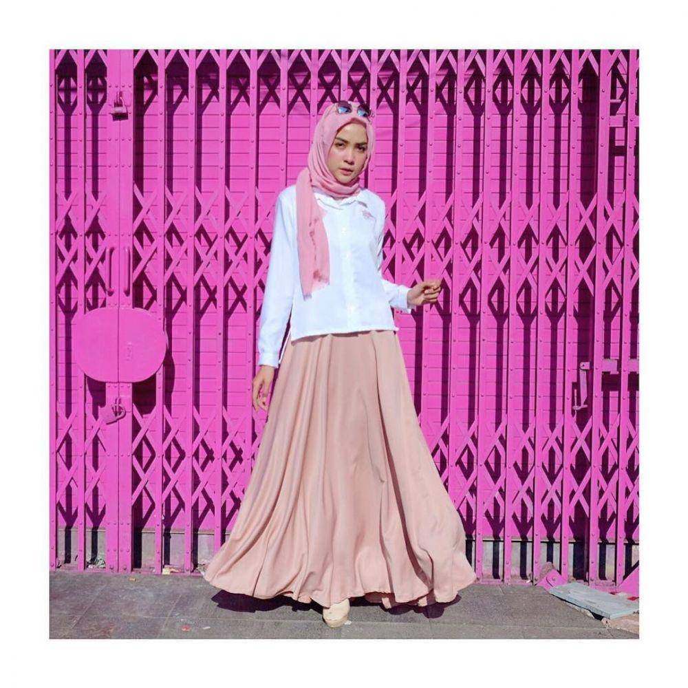 OOTD dengan rok ala Hamidah Rahmayanti (instagram.com/hamidahrachmayanti)