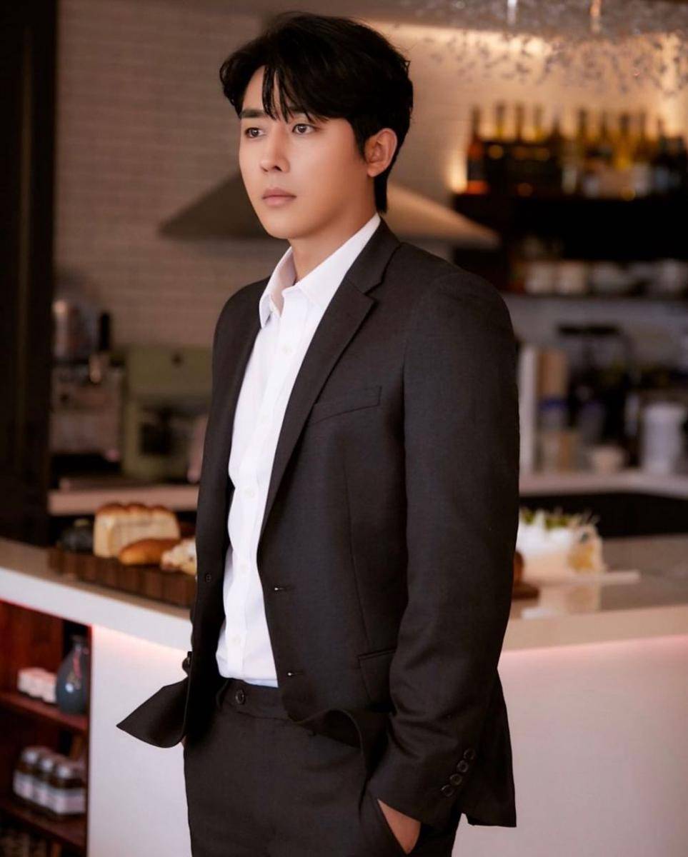 Son Ho Jun (instagram.com/yg_stage)