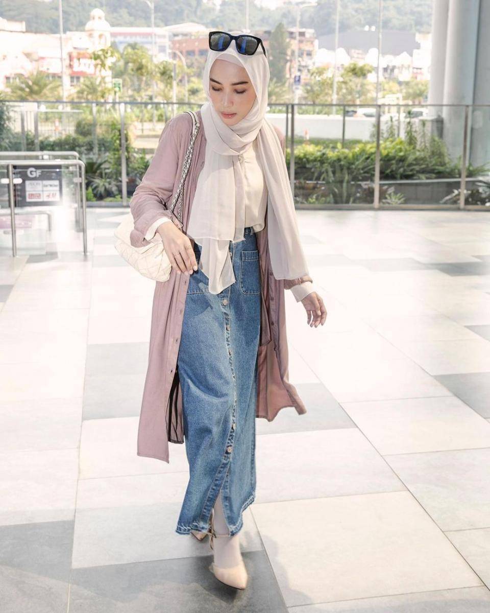 OOTD dengan rok ala Hamidah Rahmayanti (instagram.com/hamidahrachmayanti)