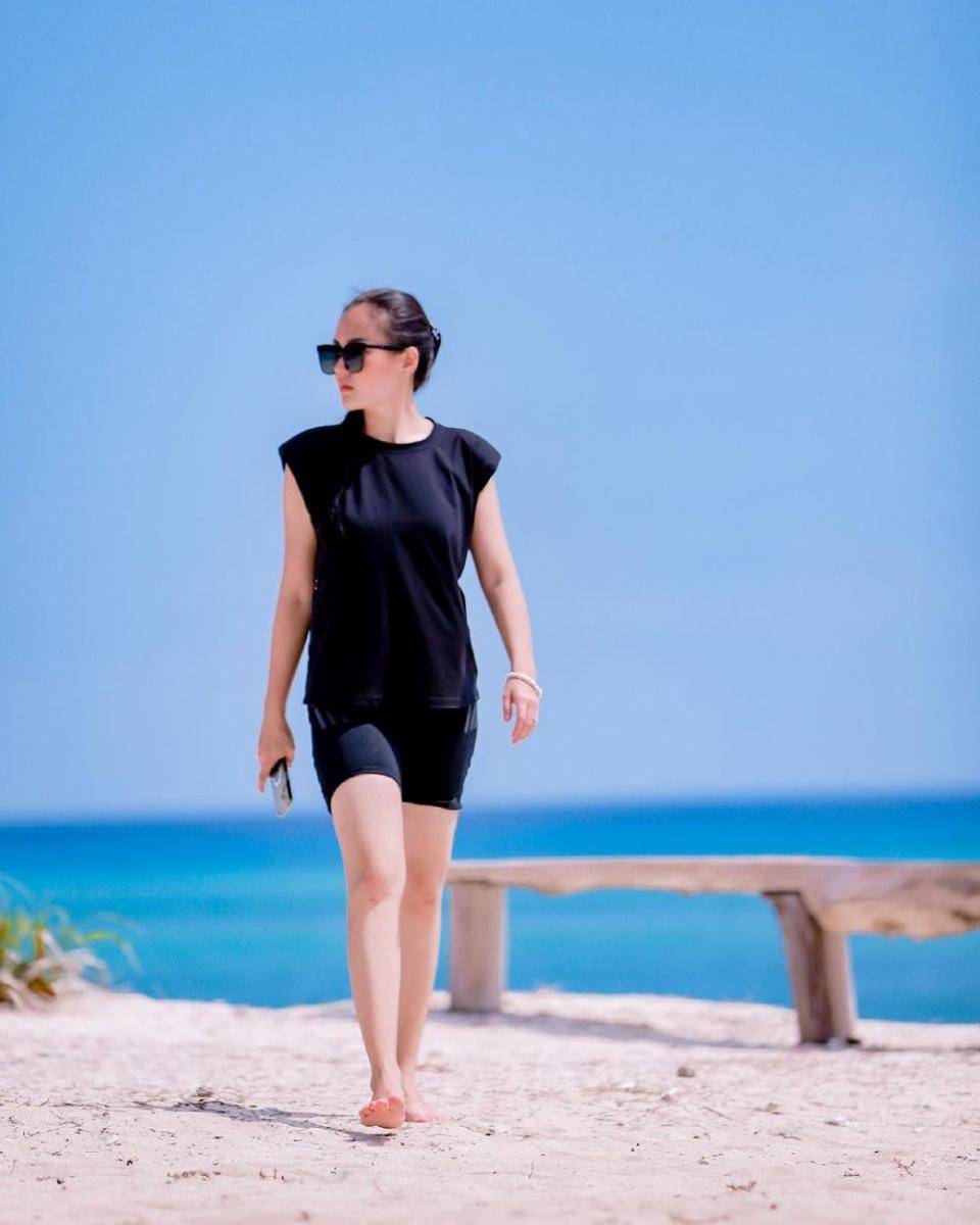 Sarah Gibson liburan ke NTT. (instagram.com/sarahgibson)
