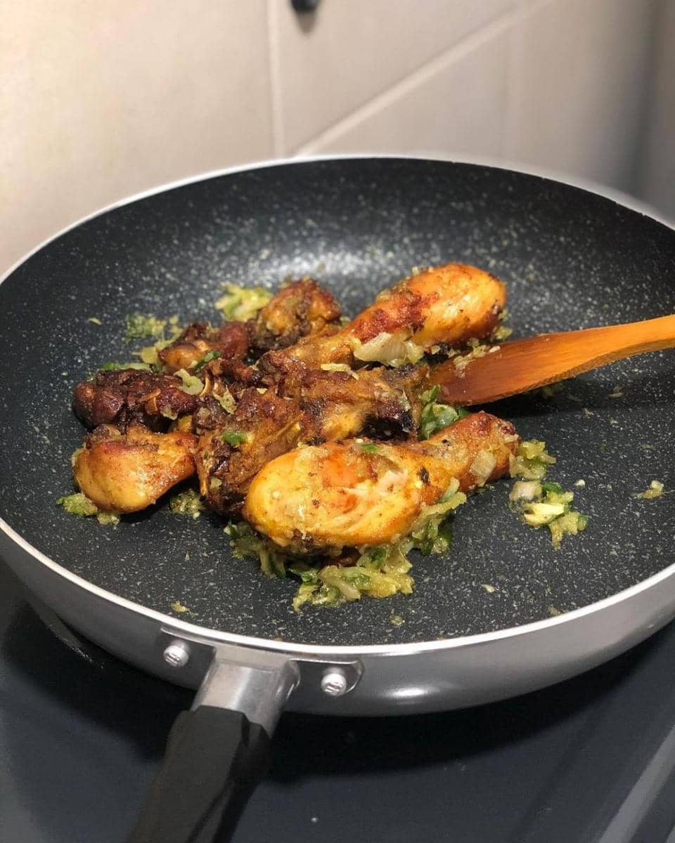 Ayam goreng sambal hijau (instagram.com/mrsminimalist.me)