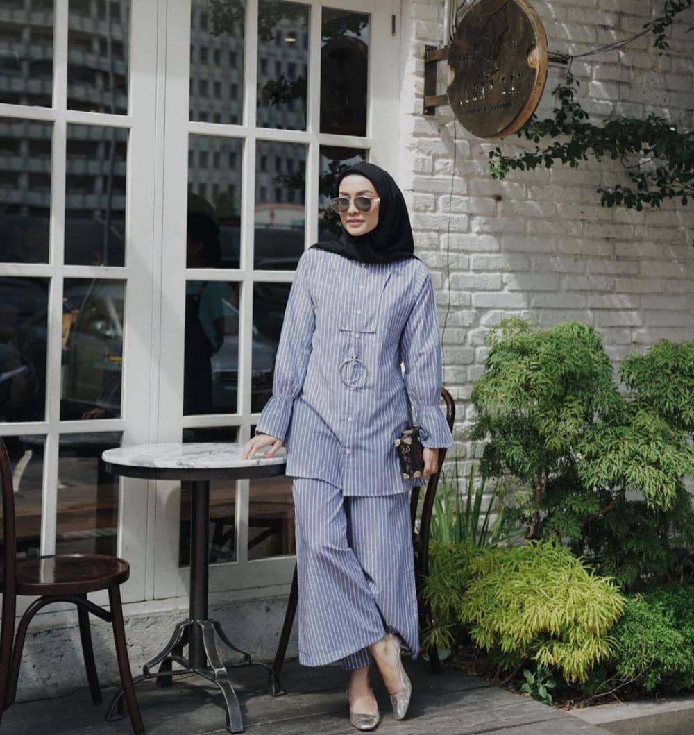 Outfit one set ala Mega Iskanti (instagram.com/megaiskanti)