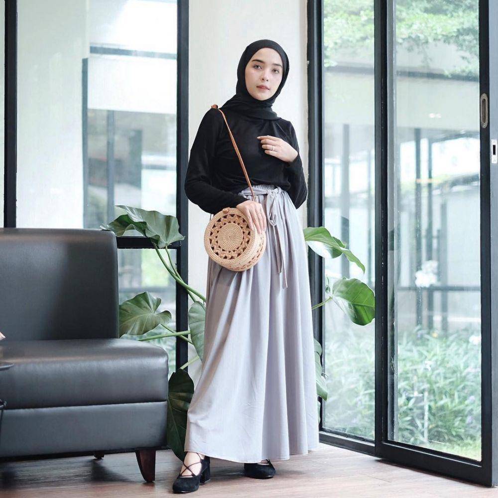 OOTD dengan rok ala Hamidah Rahmayanti (instagram.com/hamidahrachmayanti)
