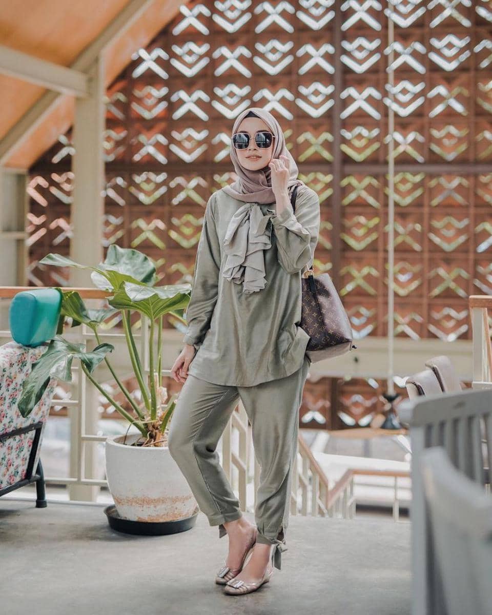 Outfit one set ala Mega Iskanti. (instagram.com/megaiskanti)