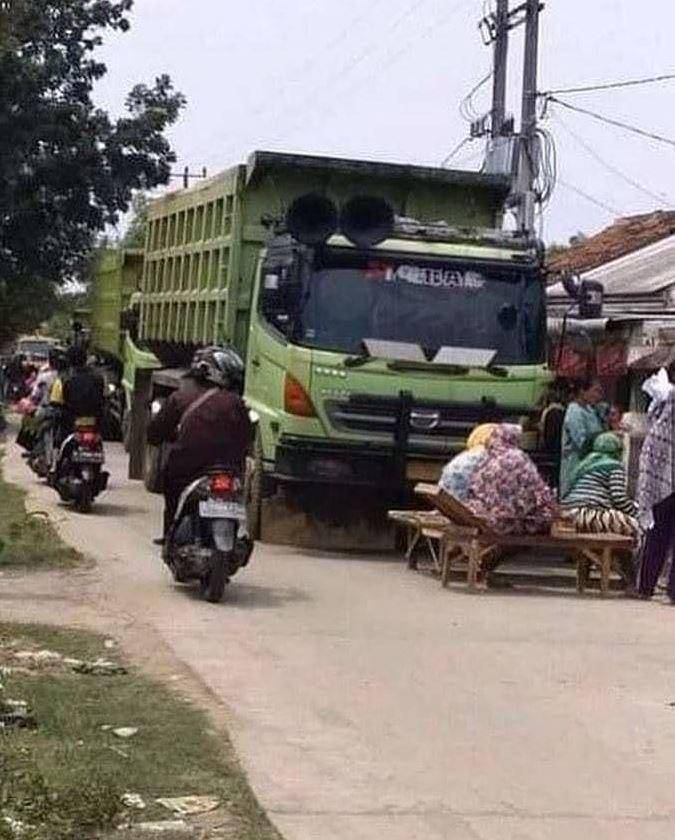 emak-emak belanja di pasar lucu (instagram.com/sapi_mars)