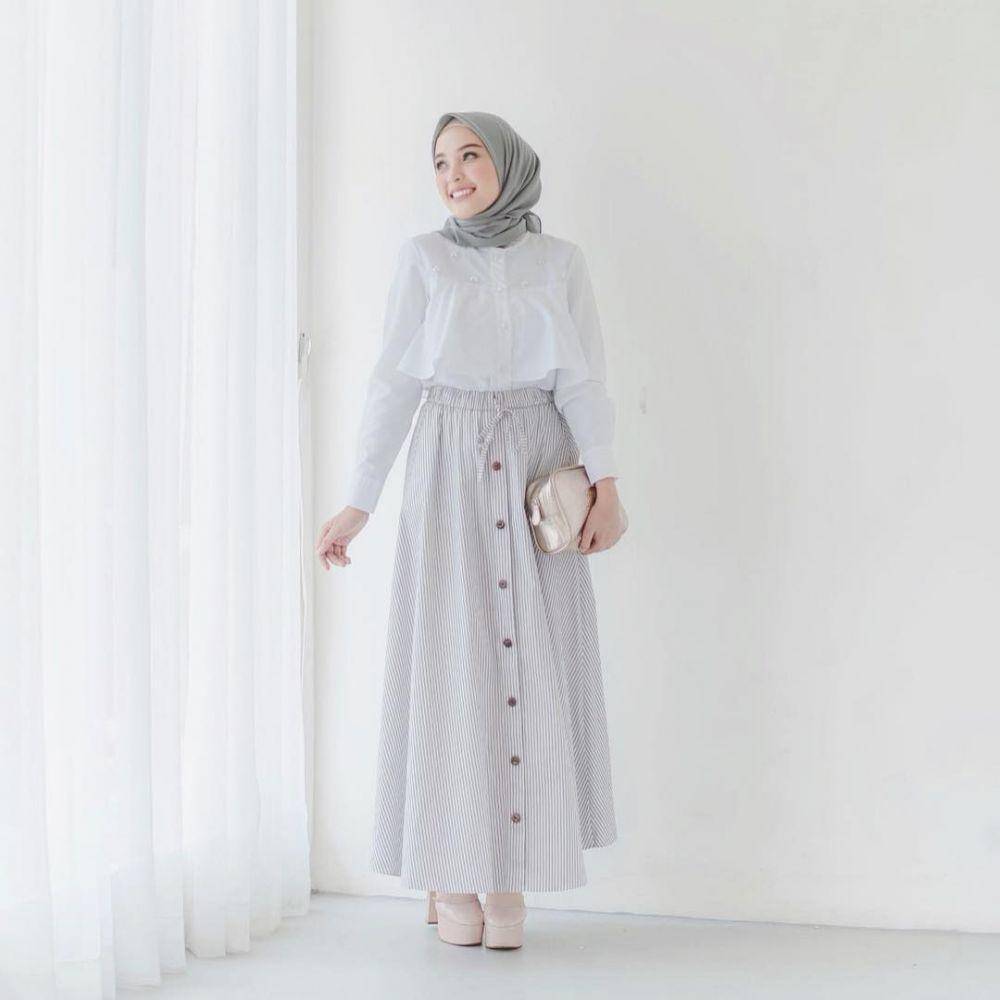 OOTD dengan rok ala Hamidah Rahmayanti (instagram.com/hamidahrachmayanti)