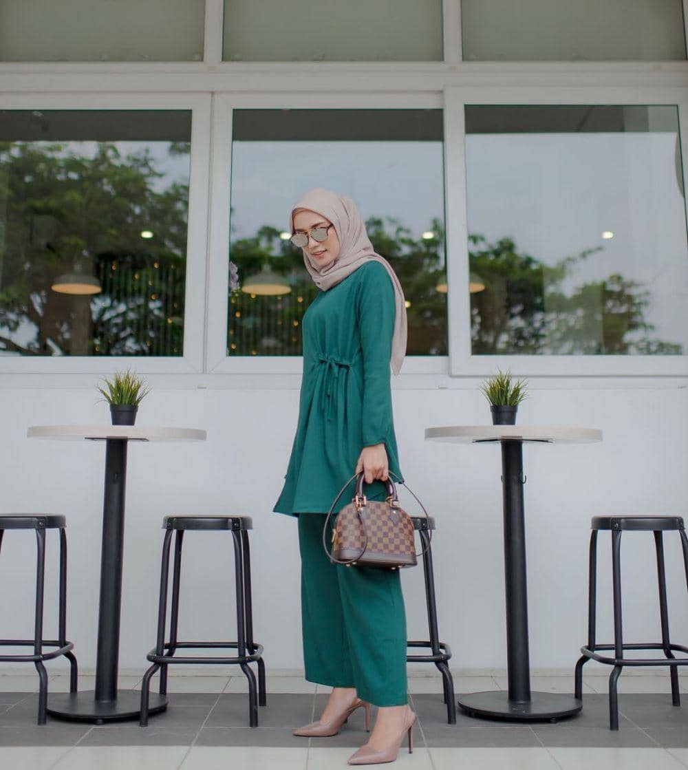 Outfit one set ala Mega Iskanti. (instagram.com/megaiskanti)