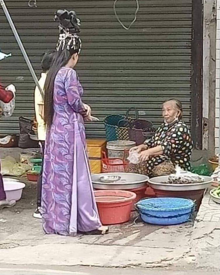 emak-emak belanja di pasar lucu (instagram.com/garing.lucu)