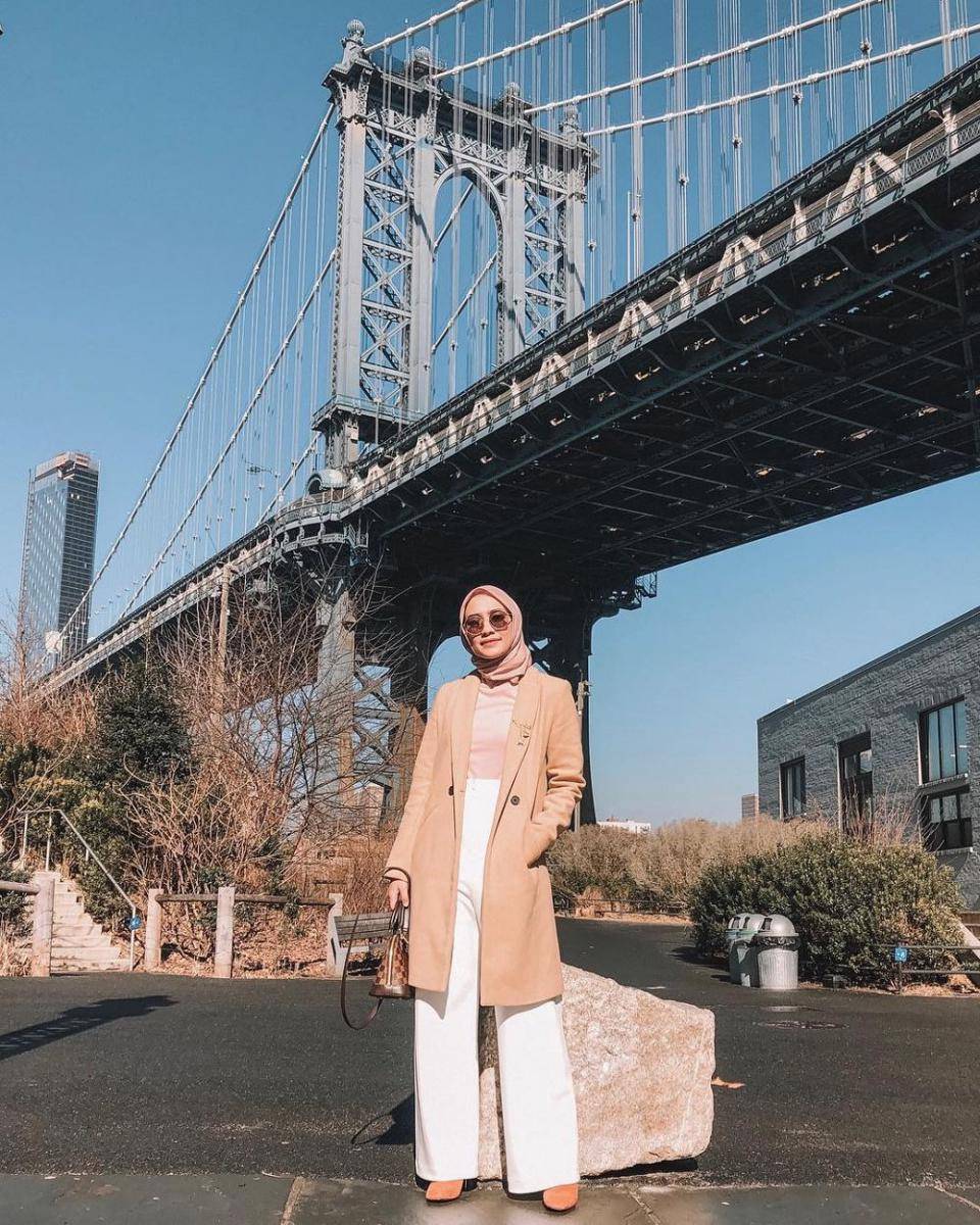 Padu padan wide leg pants ala Mega Iskanti (instagram.com/megaiskanti)