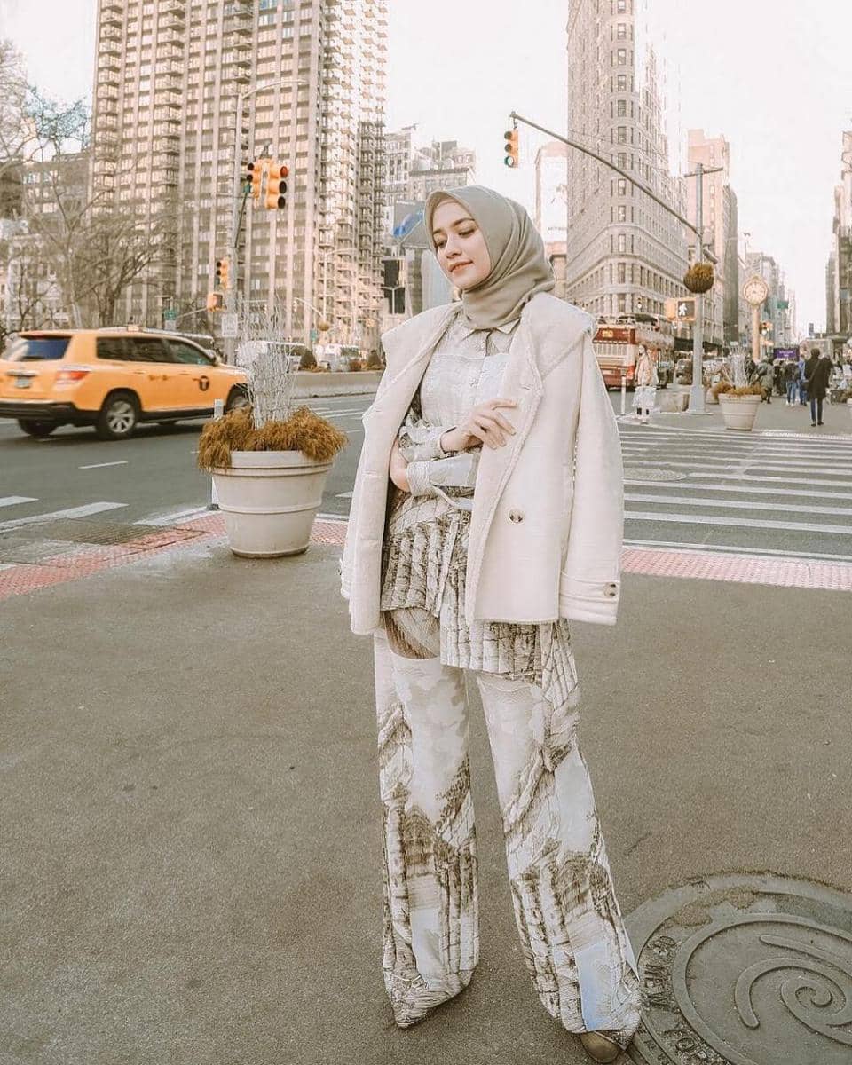 Outfit one set ala Mega Iskanti (instagram.com/megaiskanti)