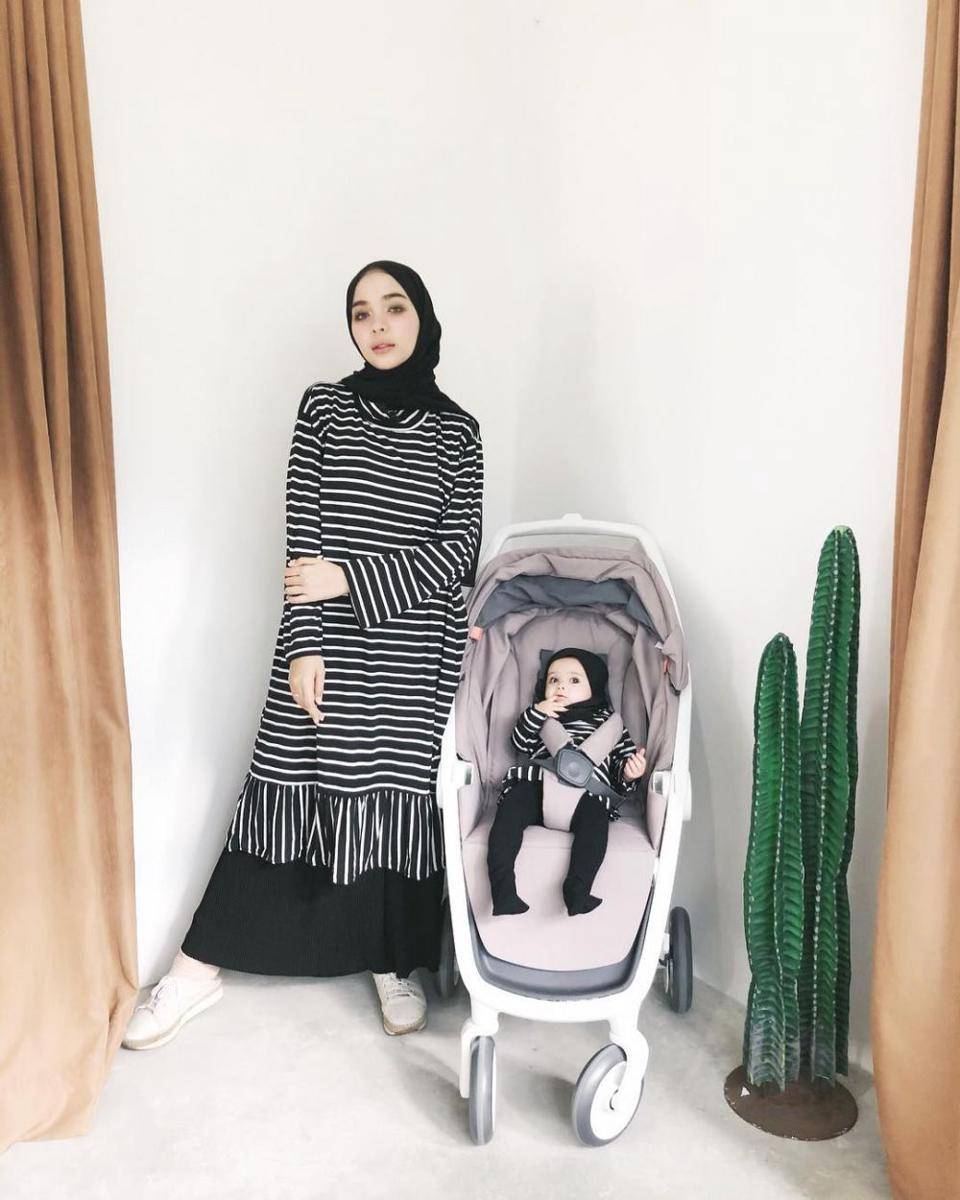 OOTD dengan rok ala Hamidah Rahmayanti (instagram.com/hamidahrachmayanti)