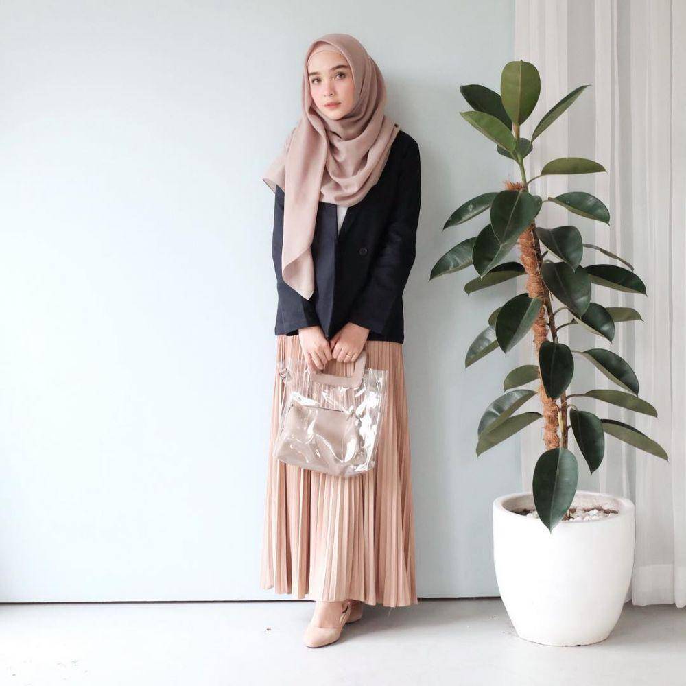 OOTD dengan rok ala Hamidah Rahmayanti (instagram.com/hamidahrachmayanti)