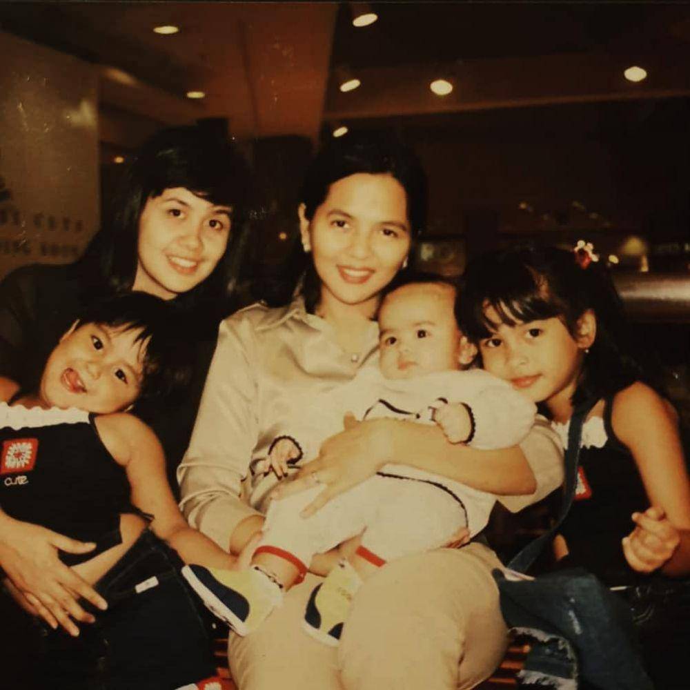 Potret masa kecil Maudy Ayunda dan mama (instagram.com/muren.s)