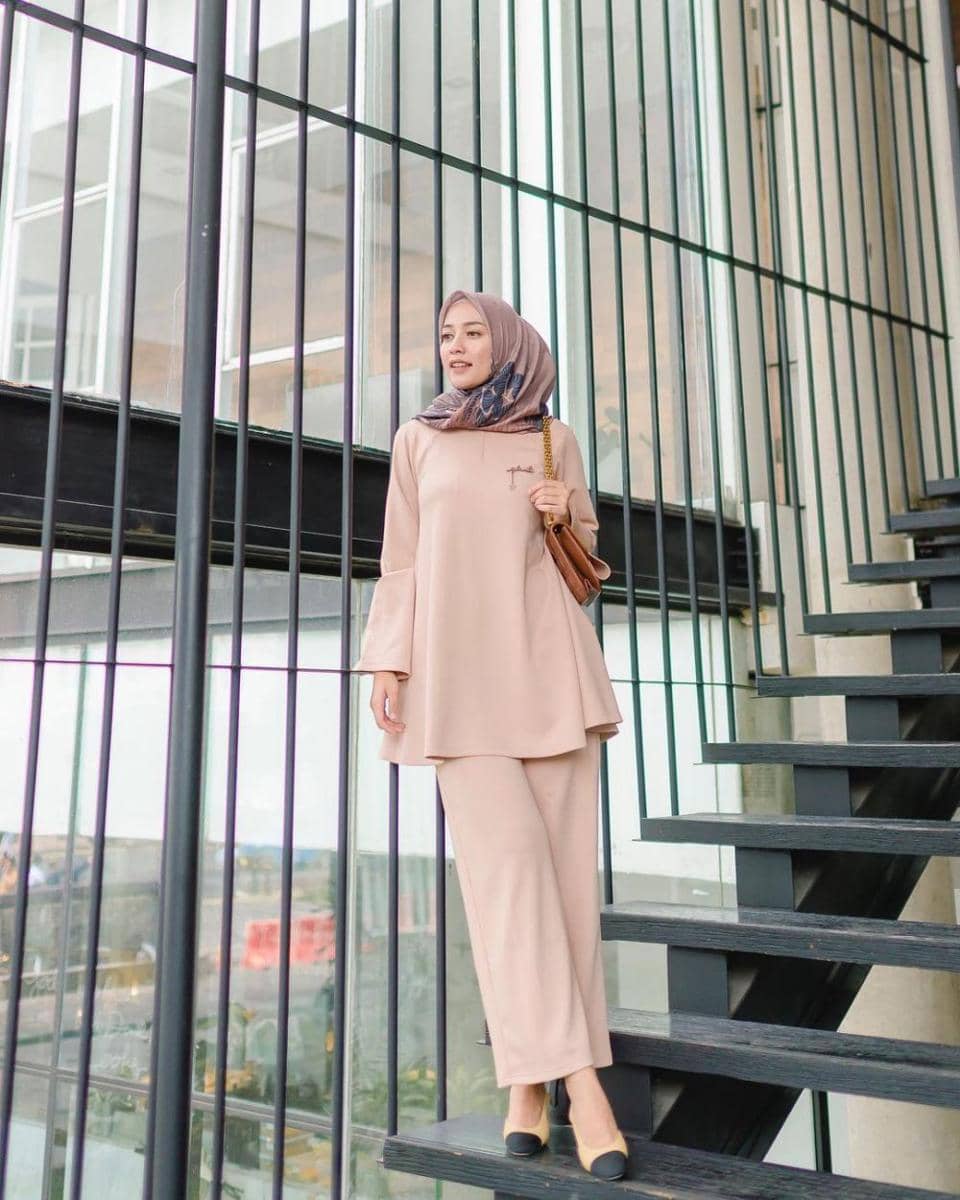 Outfit one set ala Mega Iskanti (instagram.com/megaiskanti)