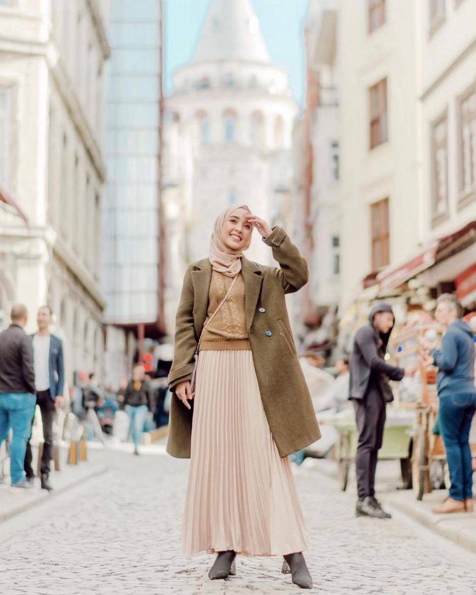 OOTD dengan rok ala Hamidah Rahmayanti (instagram.com/hamidahrachmayanti)