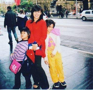 Potret masa kecil Maudy Ayunda dan mama (instagram.com/muren.s)