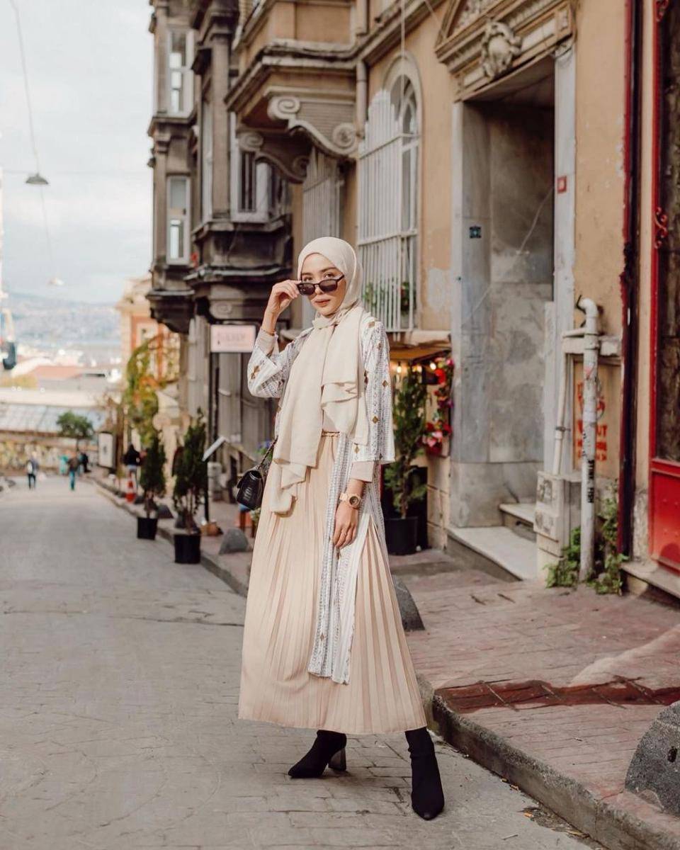 OOTD dengan rok ala Hamidah Rahmayanti (instagram.com/hamidahrachmayanti)
