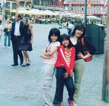 Potret masa kecil Maudy Ayunda dan mama (instagram.com/muren.s)