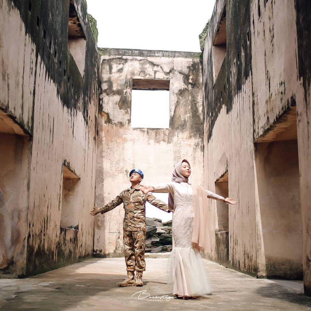 pengantin viral (Backstage Moment via instagram.com/rakhmalutfita)