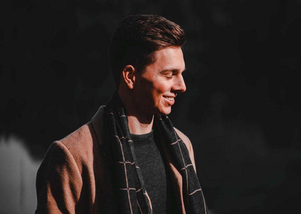 ilustrasi pria tersenyum (unsplash.com/alex reiner)