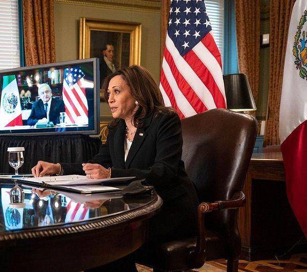 Wakil Presiden Amerika Serikat, Kamala Harris, membahas masalah migrasi dengan Presiden Meksiko, Andres Manuel Lopez Obrador. (Instagram.com/vp)