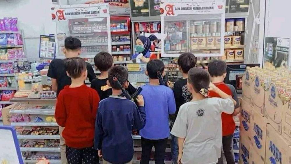 12 Meme Bocah Keranjingan Game Free Fire, Antre Top-up dan Freestyle!