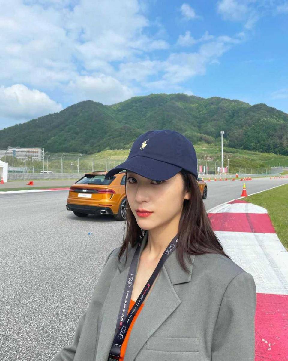 Krystal Jung (instagram.com/vousmevoyez)