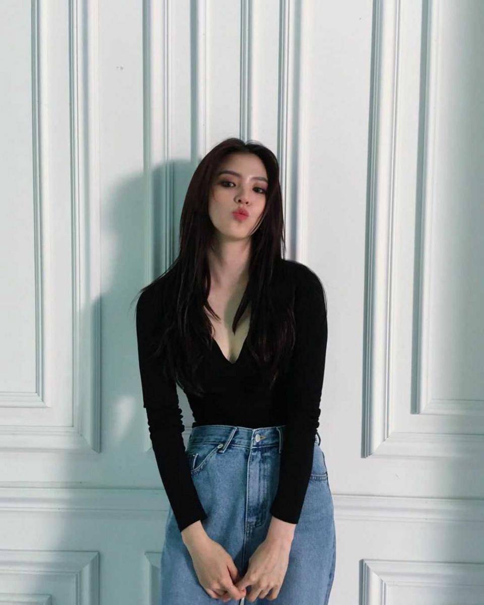 Han So Hee (instagram.com/xeesoxee)