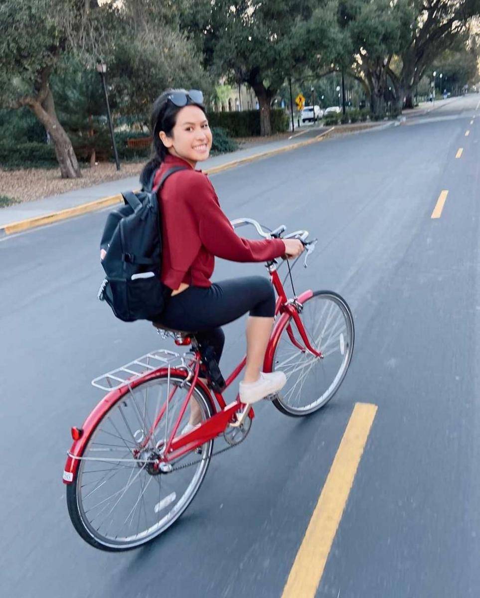 Maudy Ayunda bersepeda. (instagram.com/maudyayunda)