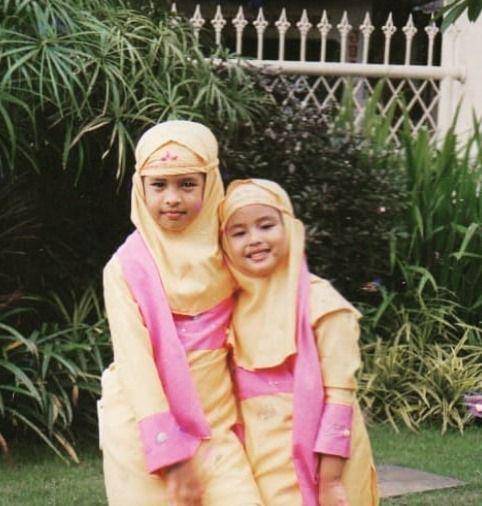 Potret masa kecil Maudy Ayunda dan adik (instagram.com/muren.s)