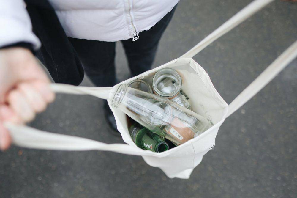 Recycle botol kaca (pexels.com/@polina-tankilevitch)