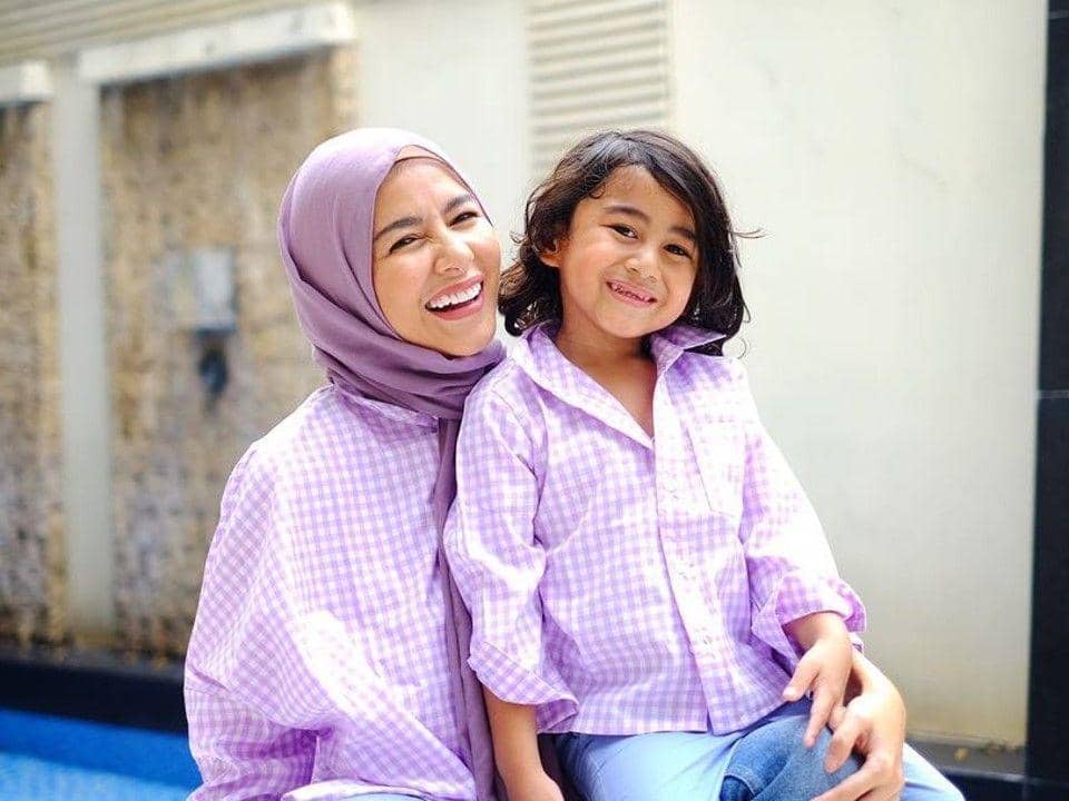 10 Potret Keseharian Meisya Siregar Asuh Anak Bungsu, Mama Panutan!
