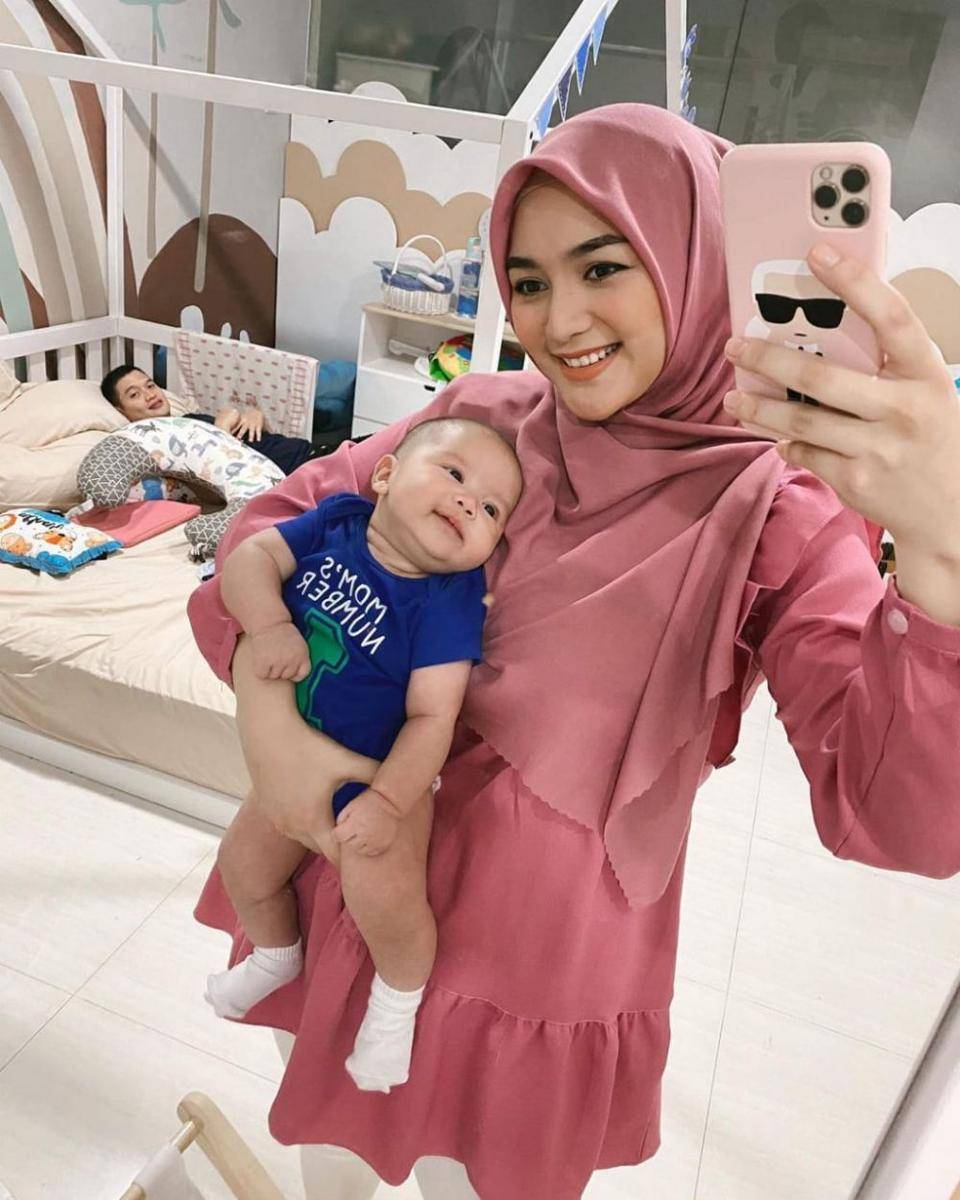 Citra Kirana dan Athar selfie. (instagram.com/citraciki)