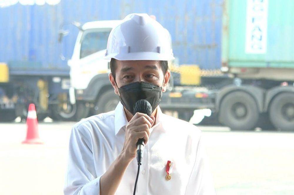 Presiden Jokowi berdialog dengan pengemudi truk kontainer di Terminal Tanjung Priok (youtube.com/Sekretariat Presiden)