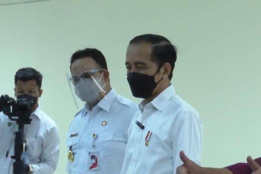 Presiden Jokowi tinjau vaksinasi massal bagi masyarakat maritim di Pelabuhan Pelindo II, Tanjung Priok (youtube.com/Sekretariat Presiden)