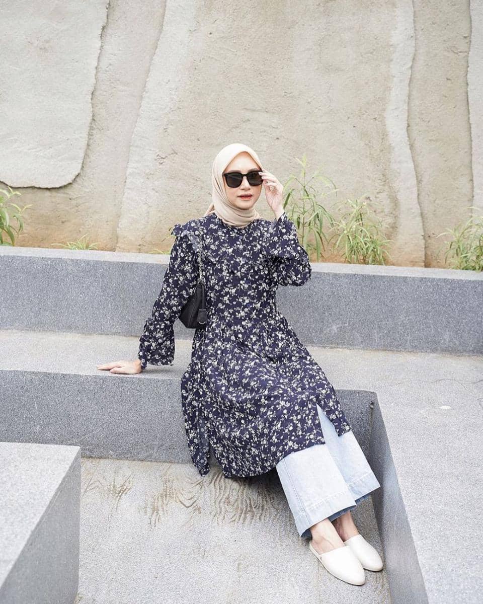 OOTD dengan bawahan wide leg pants ala selebgram Bahjatina (instagram.com/bahjatina)