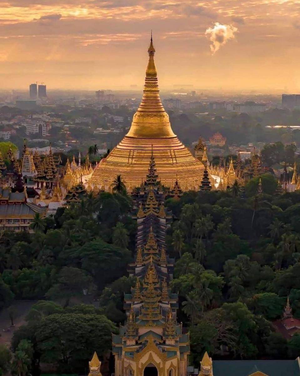 Shwedagon Pagoda (instagram.com/harvey_hanz)