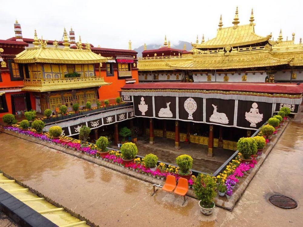 Jokhang Temple (instagram.com/lotuslaender)