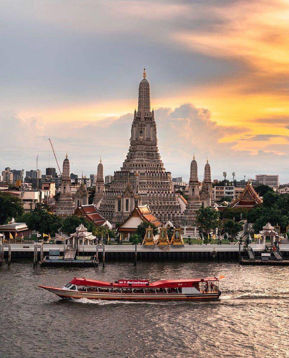 Wat Arun (instagram.com/derrick_2807)