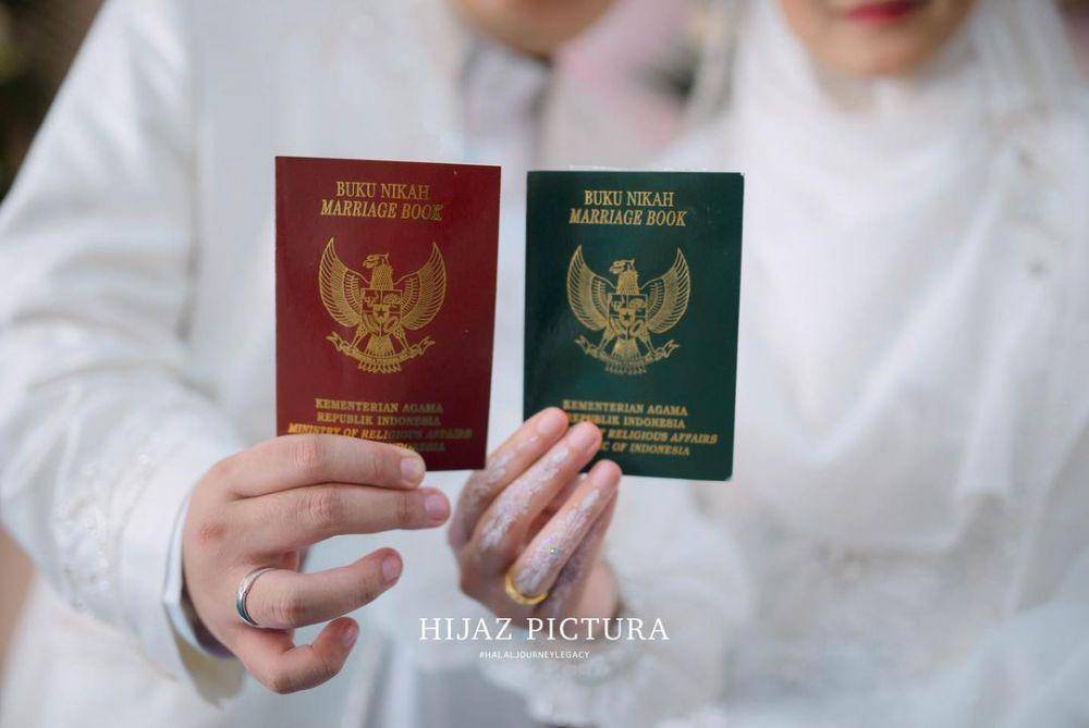 Kemesraan Ameer Azzikra dan sang istri (Instagram.com/ameer_azzikra)