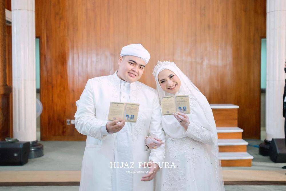 Kemesraan Ameer Azzikra dan sang istri (Instagram.com/enazirashf_)